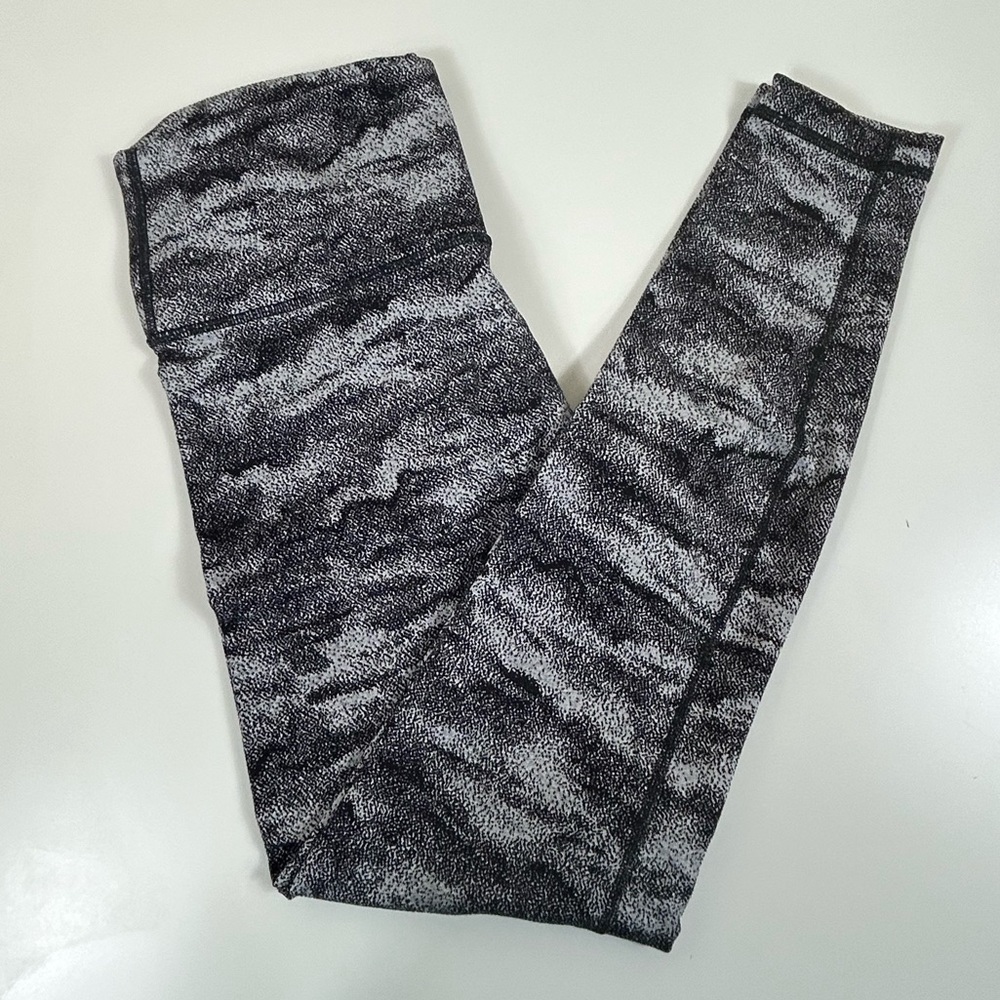 Lululemon Women Black and White Leggings, Size 10